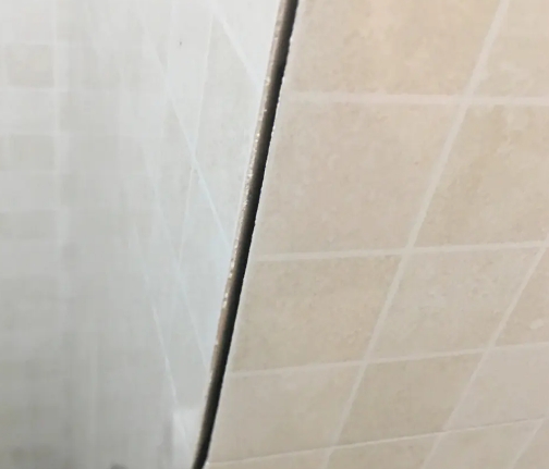 睢县瓷砖空鼓维修公司分享阳台瓷砖脱落的修复过程可以分为以下几个步骤