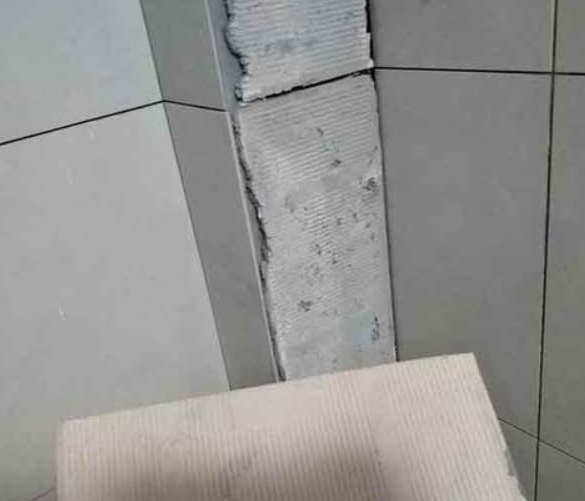 睢县瓷砖空鼓维修公司分享下厨房瓷砖脱落的补救措施。